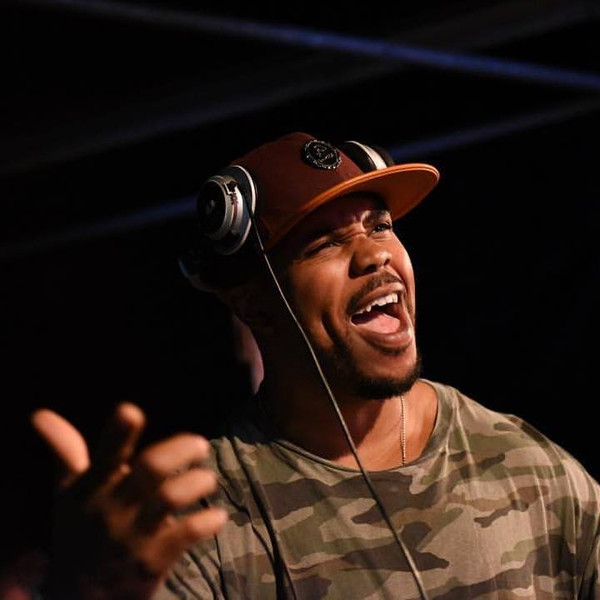 The Phenomenon of DJ Oliver Twizt: Master of the Beat
