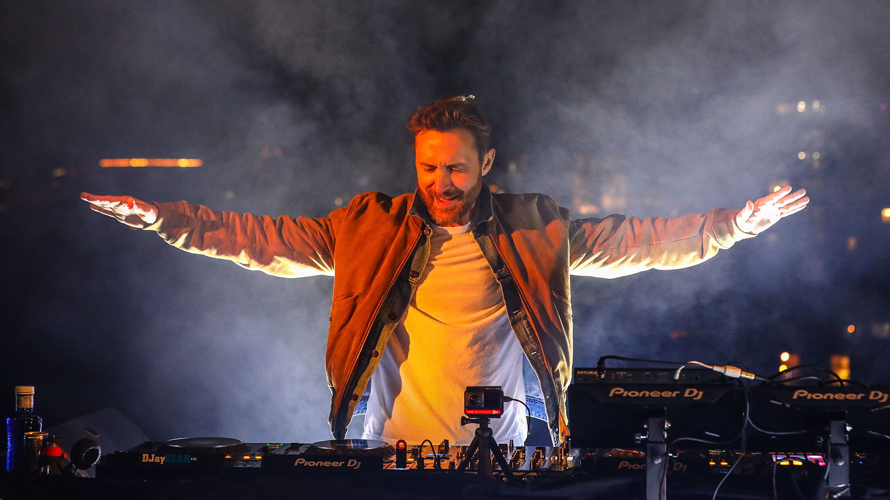 David Guetta: From Beats to Stardom - The DJ who Transformed the Dancefloor